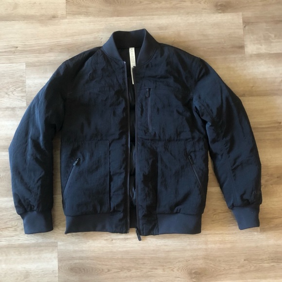 Lululemon Roam far bomber (Size 0-2) - Picture 3 of 7